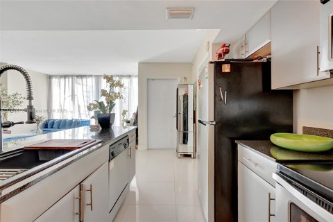 Copropriété à vendre à Miami, Floride: 2 chambres, 86.86 m2 № 1700114 - photo 7