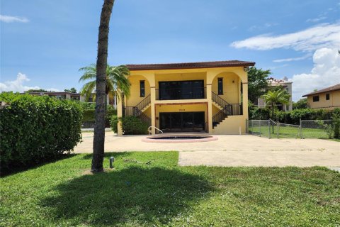Townhouse in Lauderdale Lakes, Florida 3 bedrooms, 152.82 sq.m. № 2146756 - photo 3