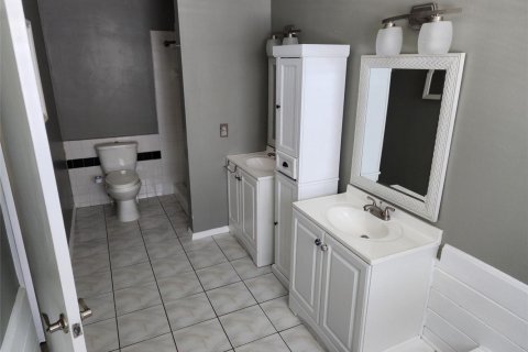 Townhouse in Lauderdale Lakes, Florida 3 bedrooms, 152.82 sq.m. № 2146756 - photo 21