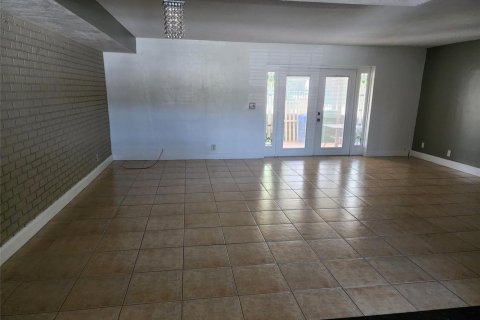 Townhouse in Lauderdale Lakes, Florida 3 bedrooms, 152.82 sq.m. № 2146756 - photo 9