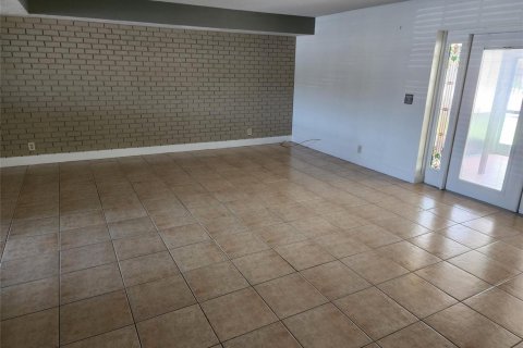 Townhouse in Lauderdale Lakes, Florida 3 bedrooms, 152.82 sq.m. № 2146756 - photo 10