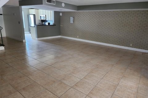 Townhouse in Lauderdale Lakes, Florida 3 bedrooms, 152.82 sq.m. № 2146756 - photo 11