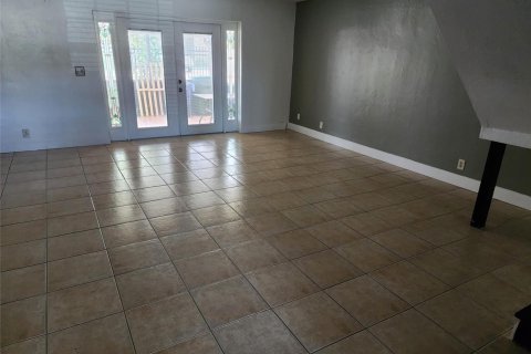 Townhouse in Lauderdale Lakes, Florida 3 bedrooms, 152.82 sq.m. № 2146756 - photo 8