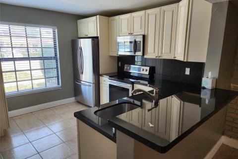 Townhouse in Lauderdale Lakes, Florida 3 bedrooms, 152.82 sq.m. № 2146756 - photo 4
