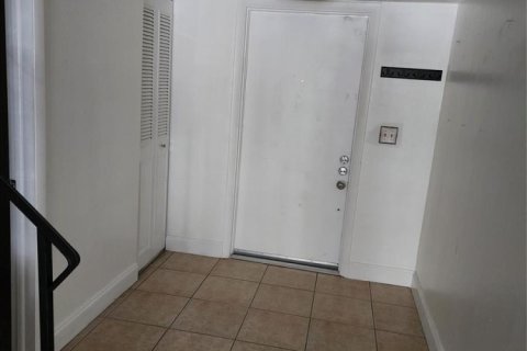 Townhouse in Lauderdale Lakes, Florida 3 bedrooms, 152.82 sq.m. № 2146756 - photo 7