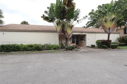 Townhouse in Plantation, Florida 2 bedrooms, 151.43 sq.m. № 2047293 - photo 22