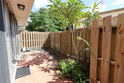 Townhouse in Plantation, Florida 2 bedrooms, 151.43 sq.m. № 2047293 - photo 12