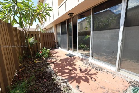 Townhouse in Plantation, Florida 2 bedrooms, 151.43 sq.m. № 2047293 - photo 13