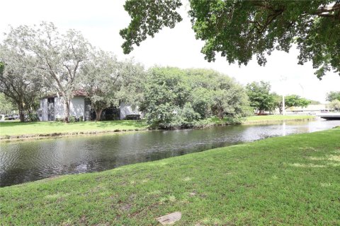 Townhouse in Plantation, Florida 2 bedrooms, 151.43 sq.m. № 2047293 - photo 2