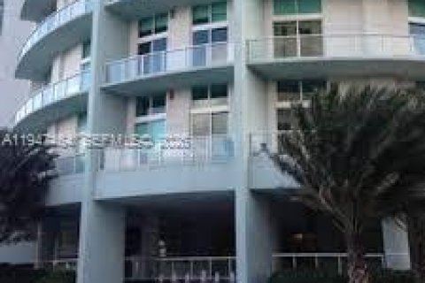 Кондоминиум с 1 спальней в Майами, Флорида № 2004296
