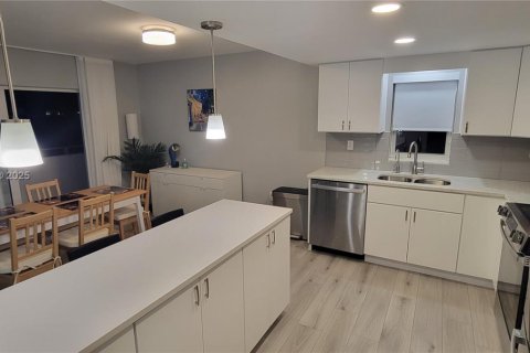 Copropriété à louer à Miami Beach, Floride: 2 chambres, 99.41 m2 № 1975939 - photo 2