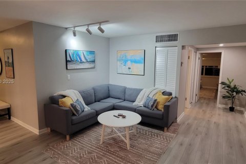 Copropriété à louer à Miami Beach, Floride: 2 chambres, 99.41 m2 № 1975939 - photo 4