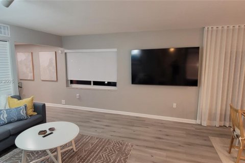 Copropriété à louer à Miami Beach, Floride: 2 chambres, 99.41 m2 № 1975939 - photo 11