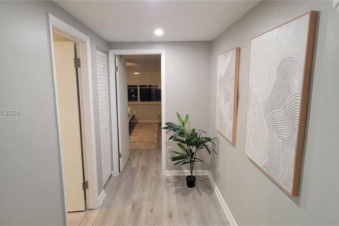 Copropriété à louer à Miami Beach, Floride: 2 chambres, 99.41 m2 № 1975939 - photo 5