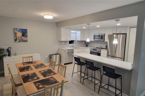 Copropriété à louer à Miami Beach, Floride: 2 chambres, 99.41 m2 № 1975939 - photo 6