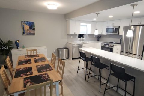 Copropriété à louer à Miami Beach, Floride: 2 chambres, 99.41 m2 № 1975939 - photo 24