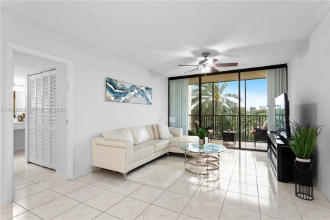 Condo in Aventura, Florida, 2 bedrooms  № 2007697 - photo 7