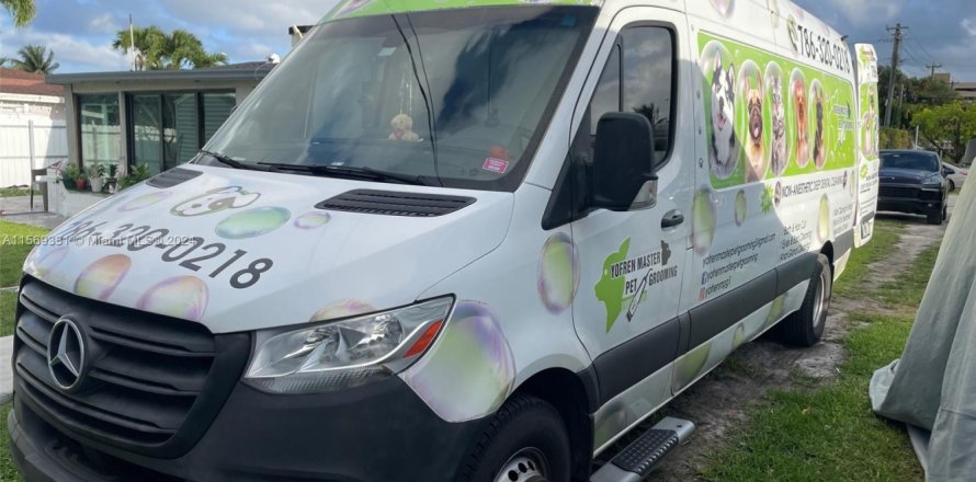 Коммерческая недвижимость в Майами-Дейд, Флорида № 2021752