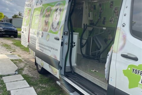 Купить коммерческую недвижимость в Майами-Дейд, Флорида № 2021752 - фото 2