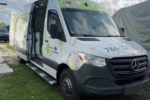 Купить коммерческую недвижимость в Майами-Дейд, Флорида № 2021752 - фото 3