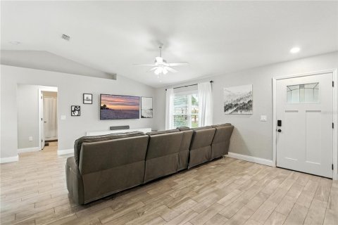House in Auburndale, Florida 3 bedrooms, 128.76 sq.m. № 1857847 - photo 3