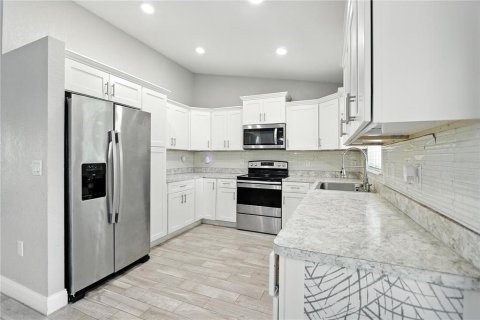 House in Auburndale, Florida 3 bedrooms, 128.76 sq.m. № 1857847 - photo 8