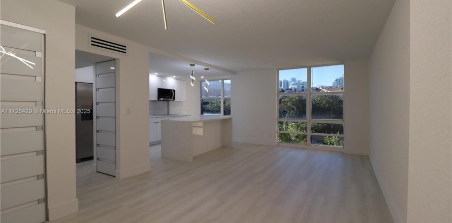 Condominio en Sunny Isles Beach, Florida, 1 dormitorio № 1938208