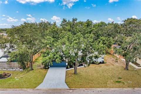 House in Bradenton, Florida 3 bedrooms, 199.74 sq.m. № 1689886 - photo 2