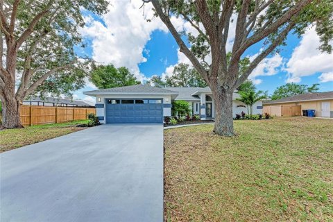 House in Bradenton, Florida 3 bedrooms, 199.74 sq.m. № 1689886 - photo 4