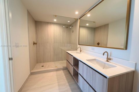Condominio en alquiler en Miami, Florida, 2 dormitorios № 2085898 - foto 17