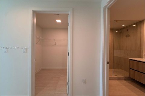 Condominio en alquiler en Miami, Florida, 2 dormitorios № 2085898 - foto 13