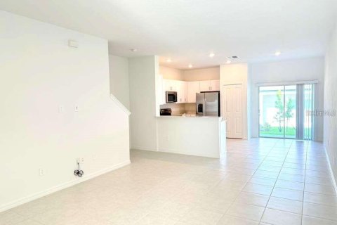 Touwnhouse à louer à San Antonio, Floride: 3 chambres, 154.78 m2 № 2115491 - photo 2