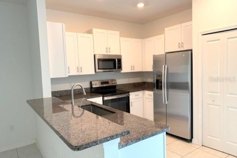 Touwnhouse à louer à San Antonio, Floride: 3 chambres, 154.78 m2 № 2115491 - photo 3