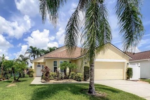 House in Davenport, Florida 4 bedrooms, 142.23 sq.m. № 2135803