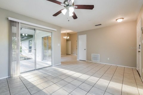 Villa ou maison à louer à Winter Springs, Floride: 3 chambres, 104.7 m2 № 2391037 - photo 5