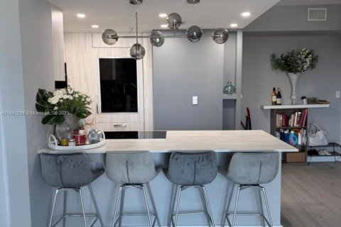 Copropriété à vendre à Miami, Floride: 2 chambres, 98.2 m2 № 1979678 - photo 2