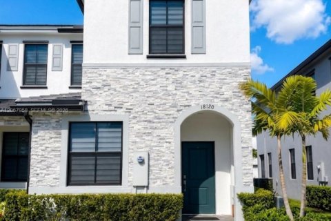 Townhouse in Miami, Florida 3 bedrooms, 141.21 sq.m. № 2294002