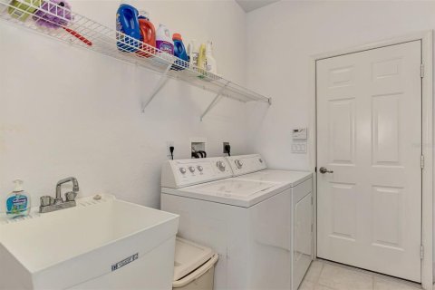 House in Port Charlotte, Florida 2 bedrooms, 134.8 sq.m. № 2166292 - photo 23