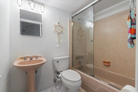 Condo in North Palm Beach, Florida, 2 bedrooms № 2241007 - photo 14