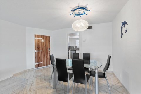 Condo in North Palm Beach, Florida, 2 bedrooms № 2241007 - photo 3