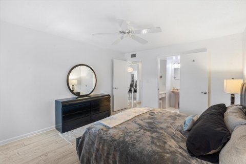 Condo in North Palm Beach, Florida, 2 bedrooms № 2241007 - photo 13