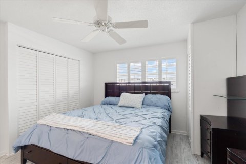Condo in North Palm Beach, Florida, 2 bedrooms № 2241007 - photo 19