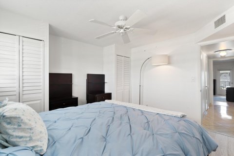 Condo in North Palm Beach, Florida, 2 bedrooms № 2241007 - photo 18