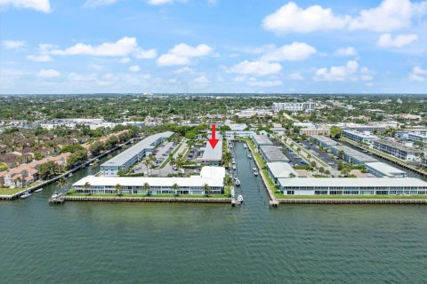 Condo in North Palm Beach, Florida, 2 bedrooms № 2241007 - photo 28