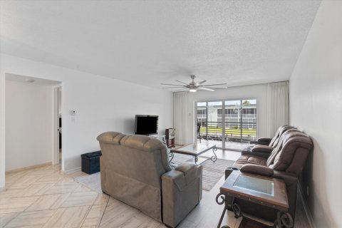 Condo in North Palm Beach, Florida, 2 bedrooms № 2241007 - photo 5
