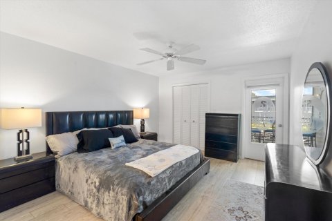 Condo in North Palm Beach, Florida, 2 bedrooms № 2241007 - photo 12