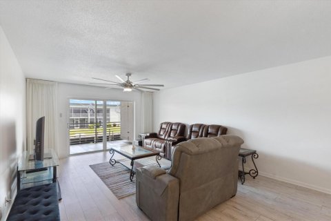 Condo in North Palm Beach, Florida, 2 bedrooms № 2241007 - photo 8