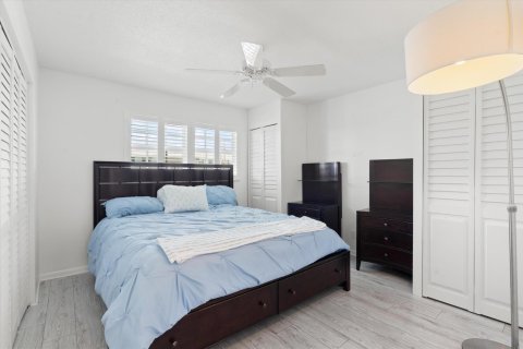 Condo in North Palm Beach, Florida, 2 bedrooms № 2241007 - photo 17