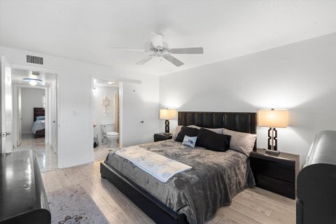 Condo in North Palm Beach, Florida, 2 bedrooms № 2241007 - photo 11