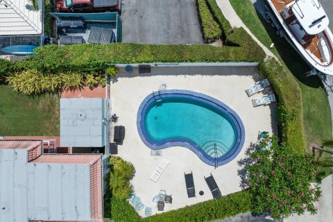 Condo in North Palm Beach, Florida, 2 bedrooms № 2241007 - photo 30